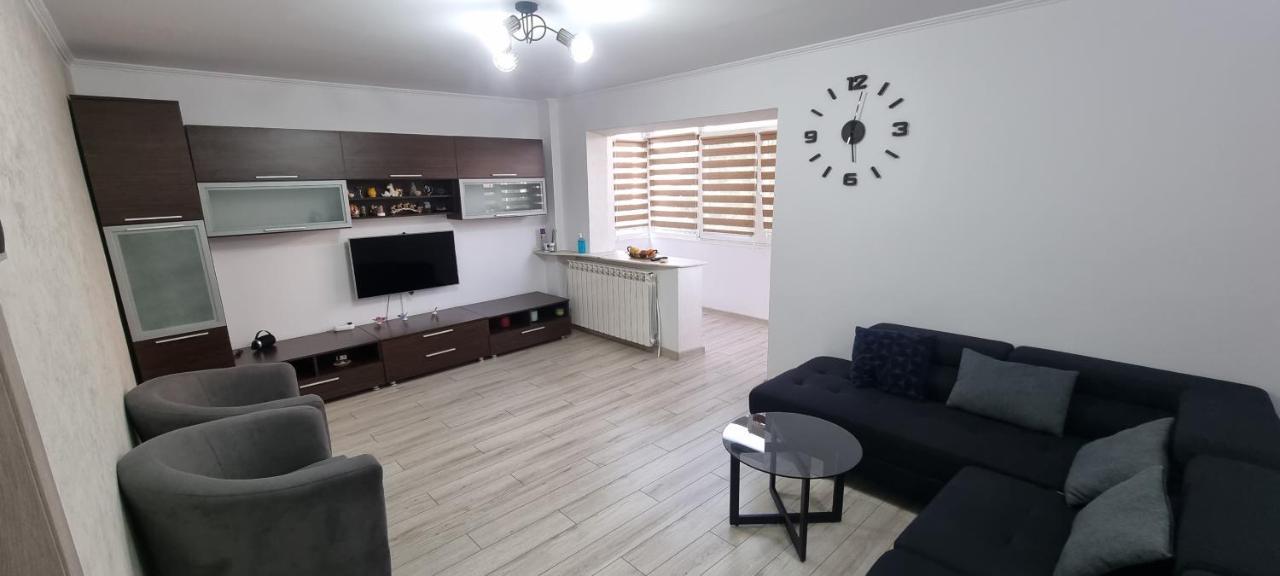 Ilona Apartament 3 Camere Ramnicu Valcea Bagian luar foto