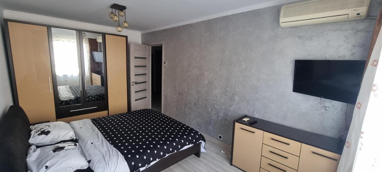 Ilona Apartament 3 Camere Ramnicu Valcea Bagian luar foto
